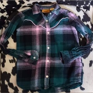 Girls Wrangler Snap Front Shirt.